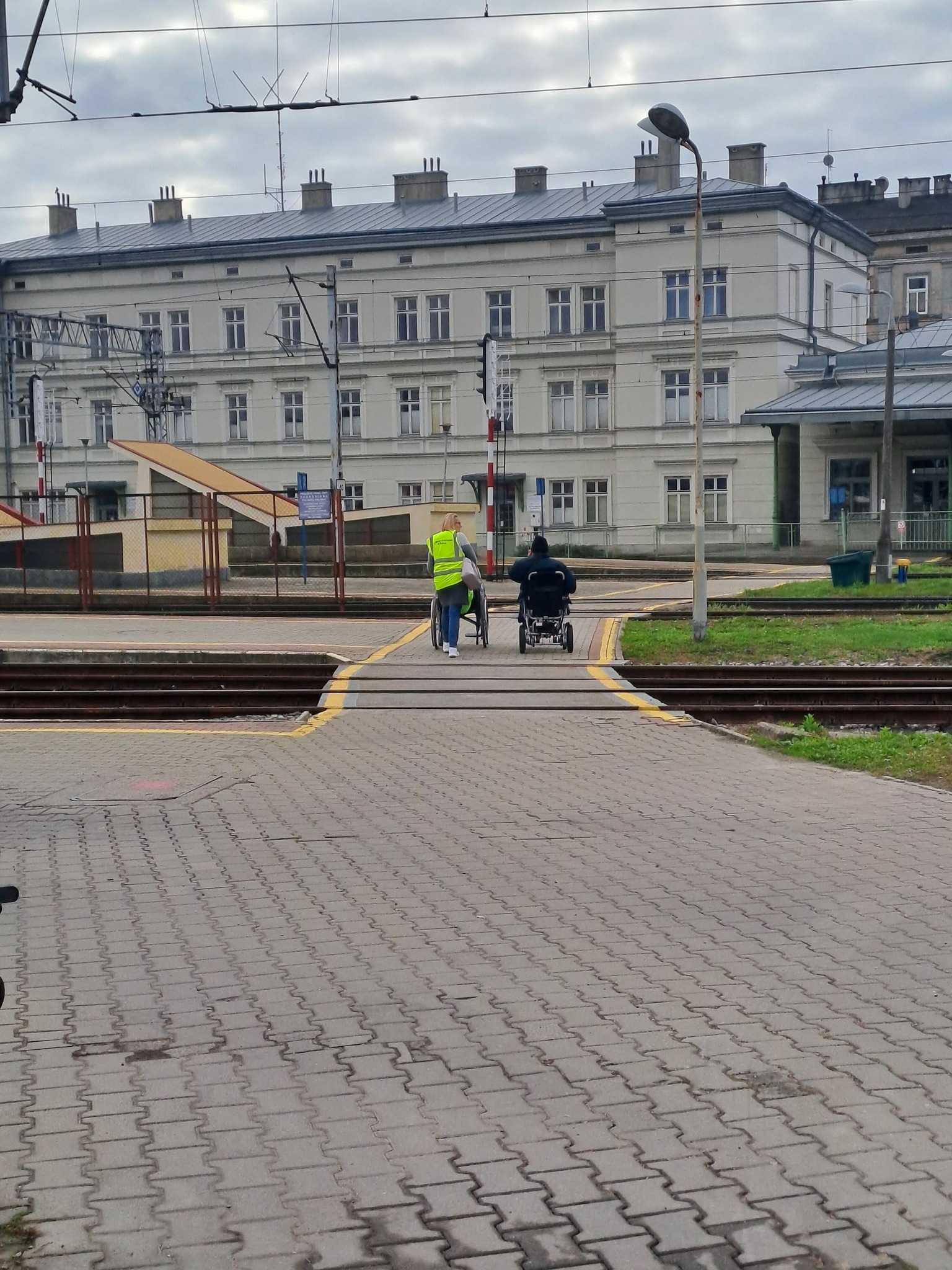 Nieprzerwana pomoc na dworcu